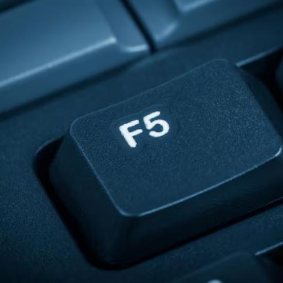 Foto af F5-tast på tastatur. Lånt fra Freepik.com