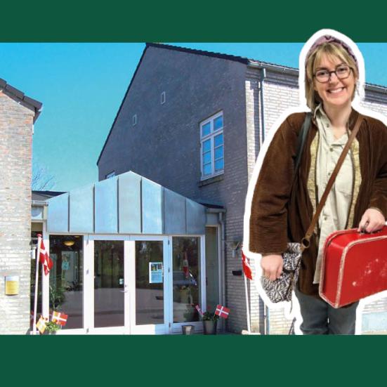 Anne Cathrine Hulthin og Nørager Bibliotek i baggrunden