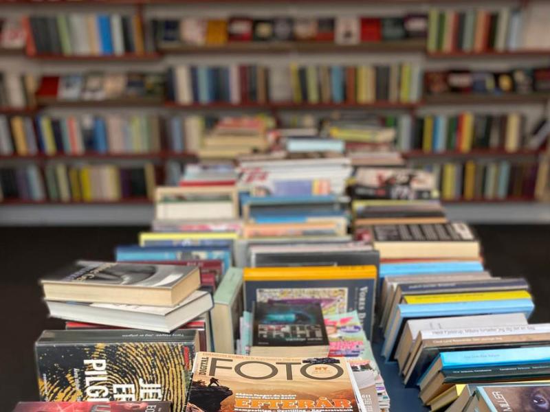 Bogstakke fra Bogsalget 2024