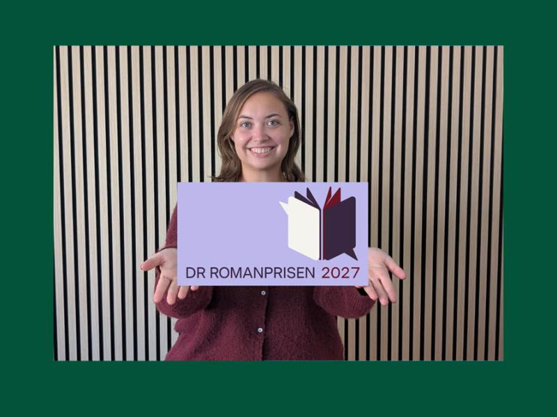 Regitze med DR Romanprisen-logo 2027