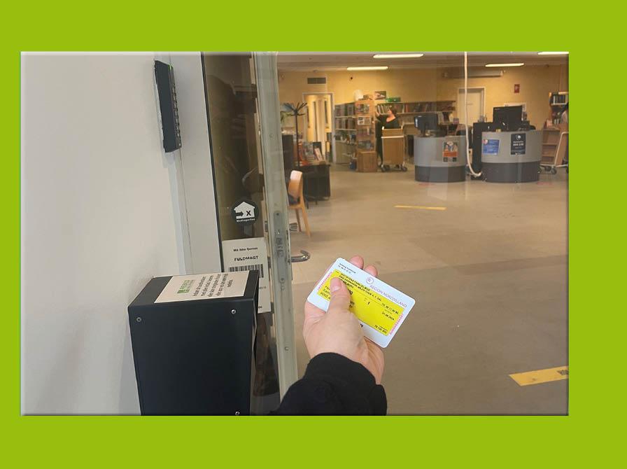 Indgang med sundhedskortscanner på Skørping Bibliotek