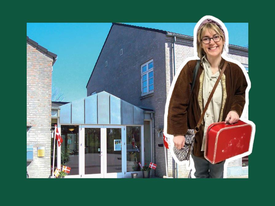 Anne Cathrine Hulthin og Nørager Bibliotek i baggrunden