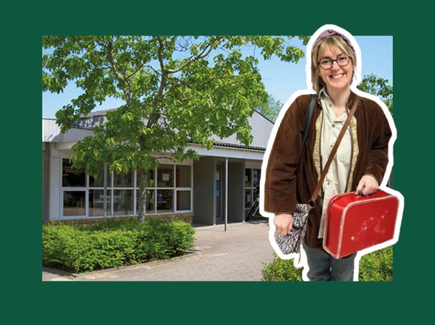 Anne Cathrine Hulthin med Terndrup Bibliotek i baggrunden