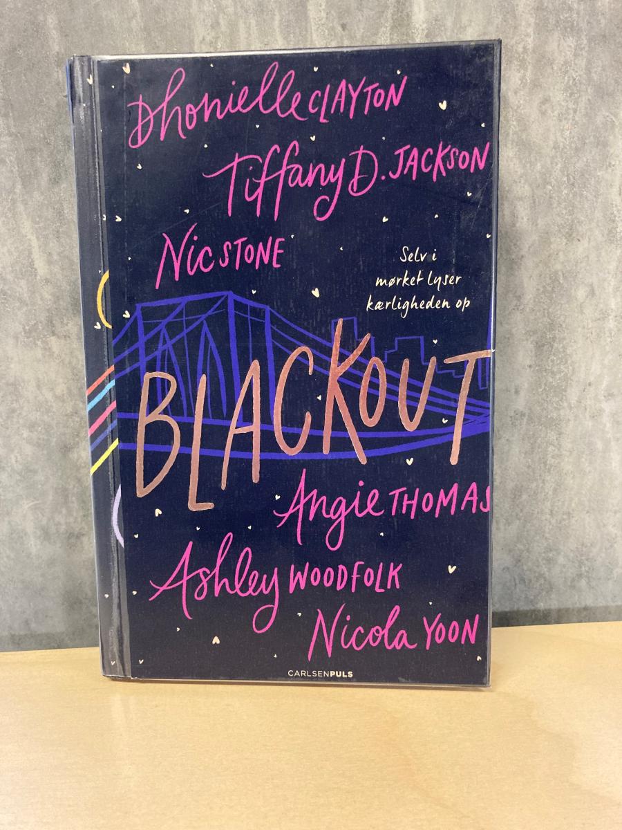 Forside af bogen "Blackout"